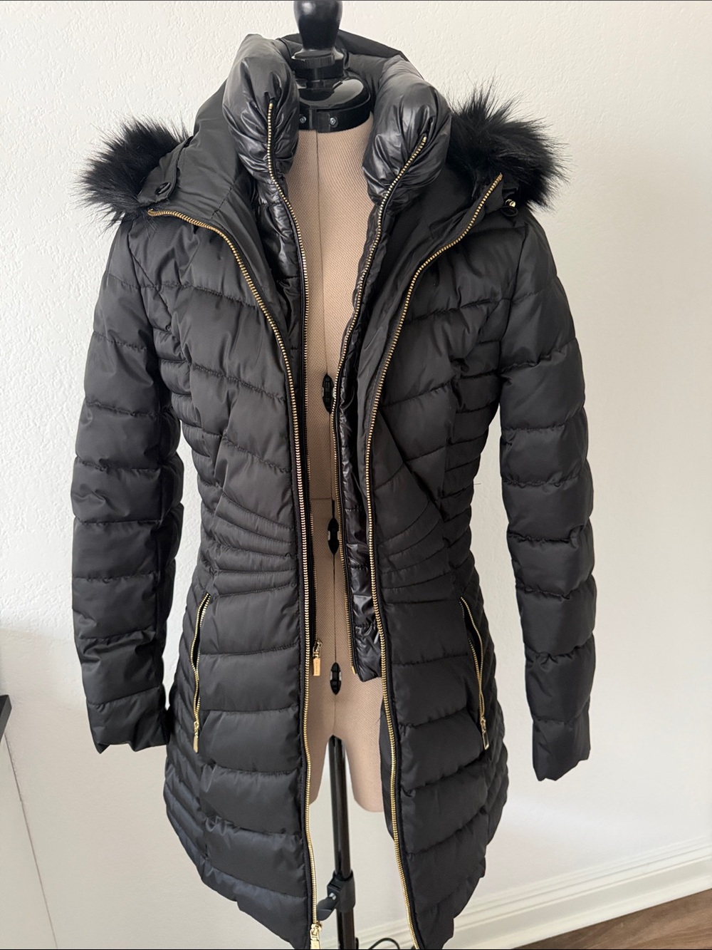 Laundry By Shelli Segal Black Quilted Hooded Puffer with Faux Fur Trim